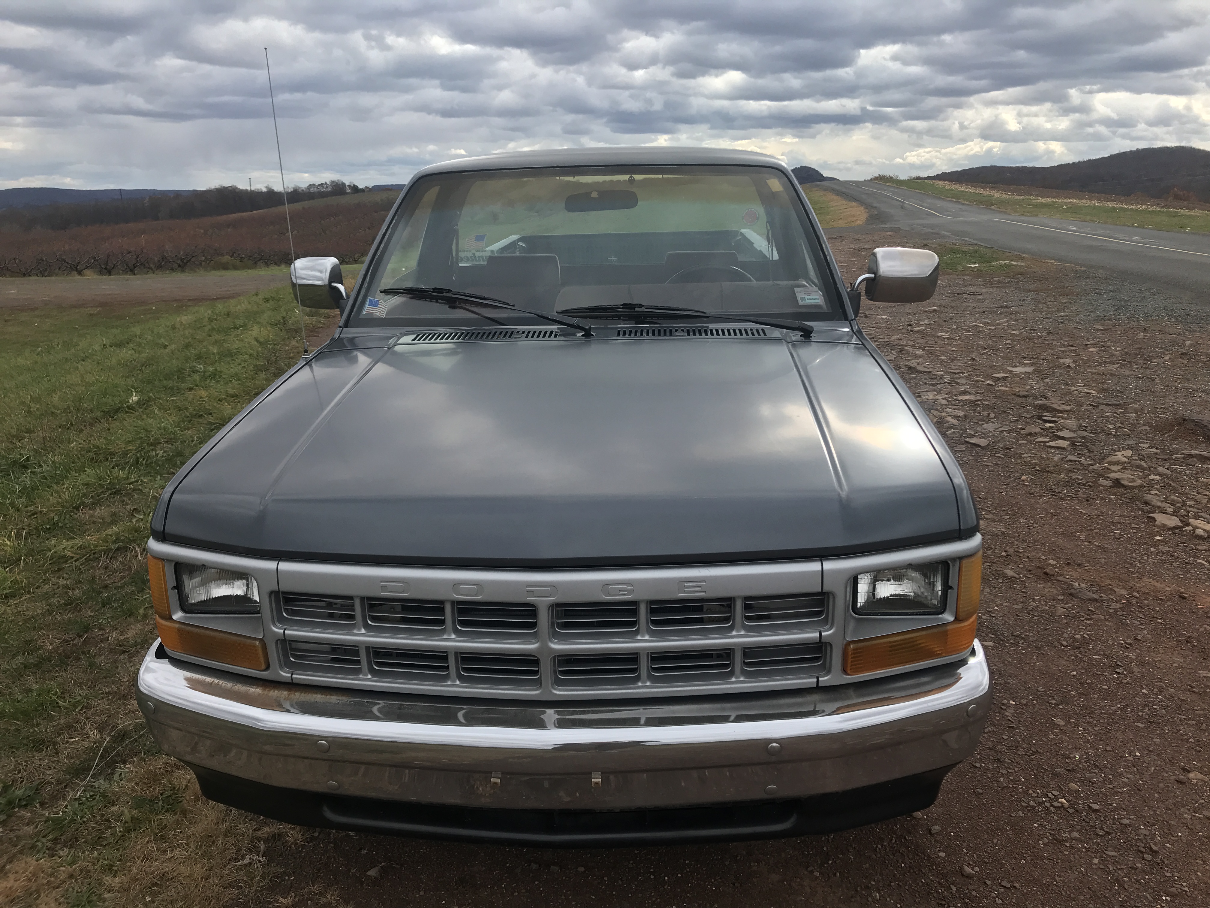 1991 Dodge Dakota Pickup ONE OWNER 117K 8 foot bed and roomy bench seating NICE — photo 17